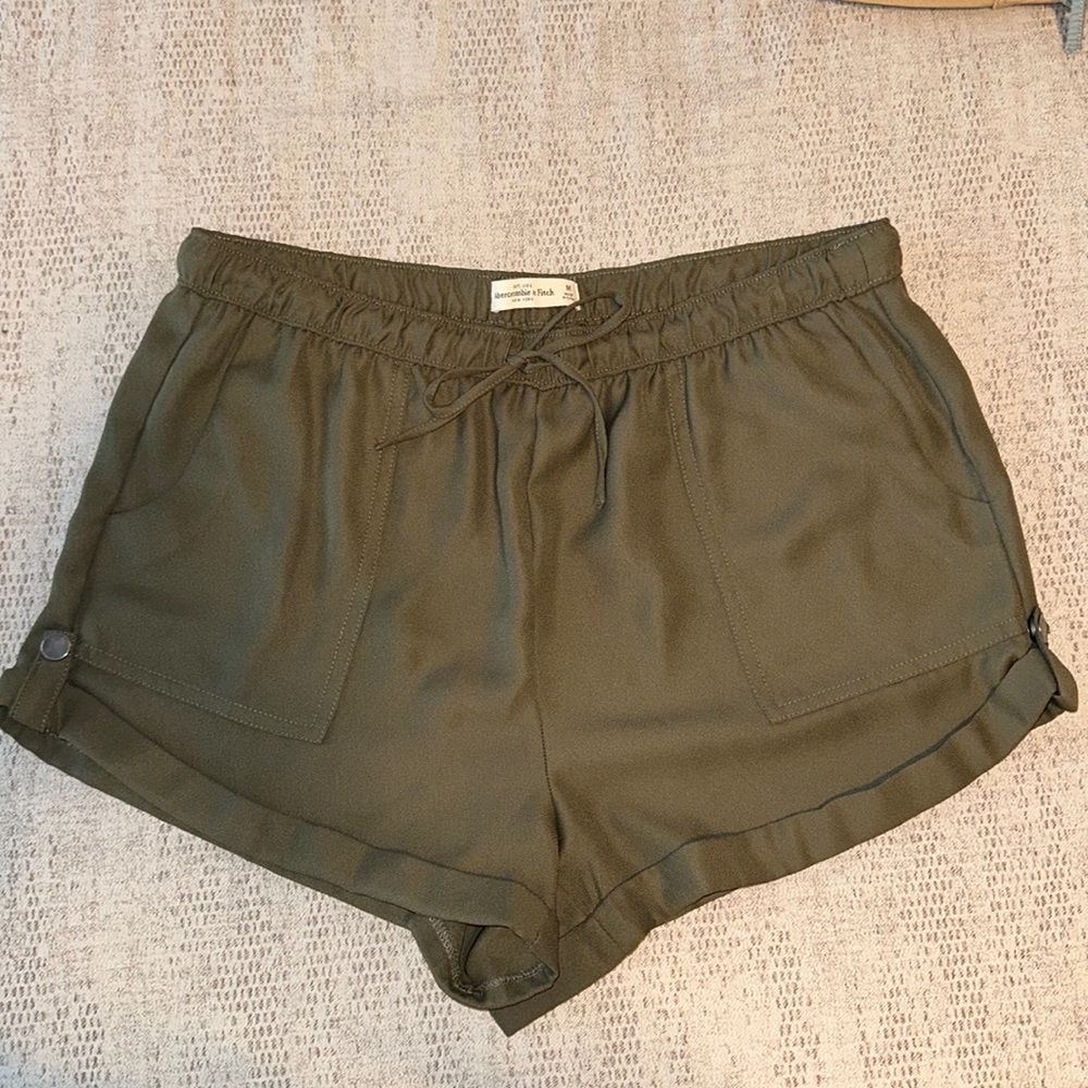 Abercrombie & Fitch Green Polyester Short | Size Medium